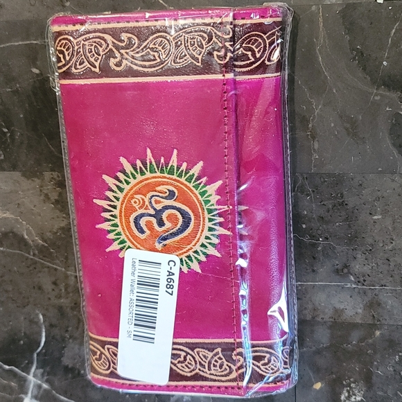 NWT Leather Designed Wallet, Small - Picture 5 of 6